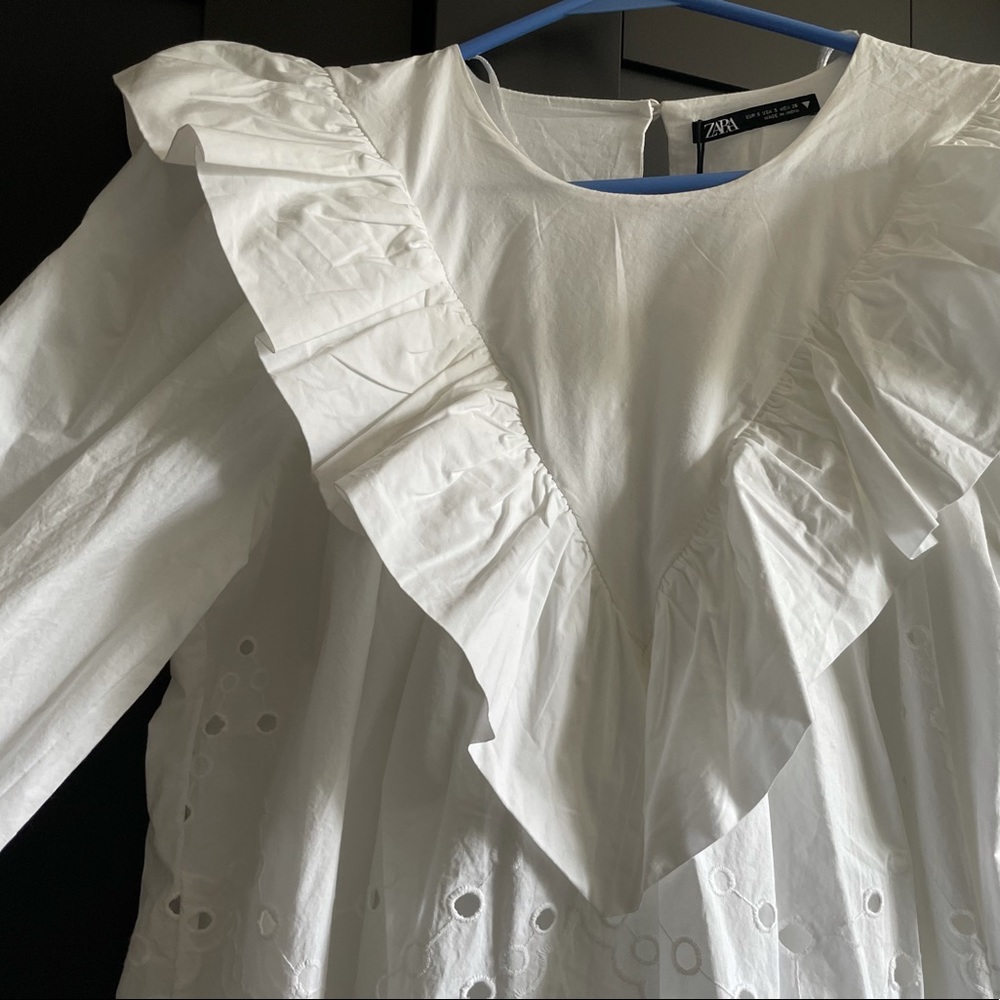 white short eyelet zara dress with ruffle trim - Picture 2 of 4